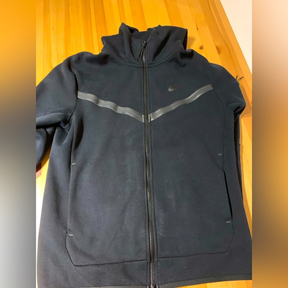 Nike Tech Fleece top all black Size Small - Picture 1 of 4